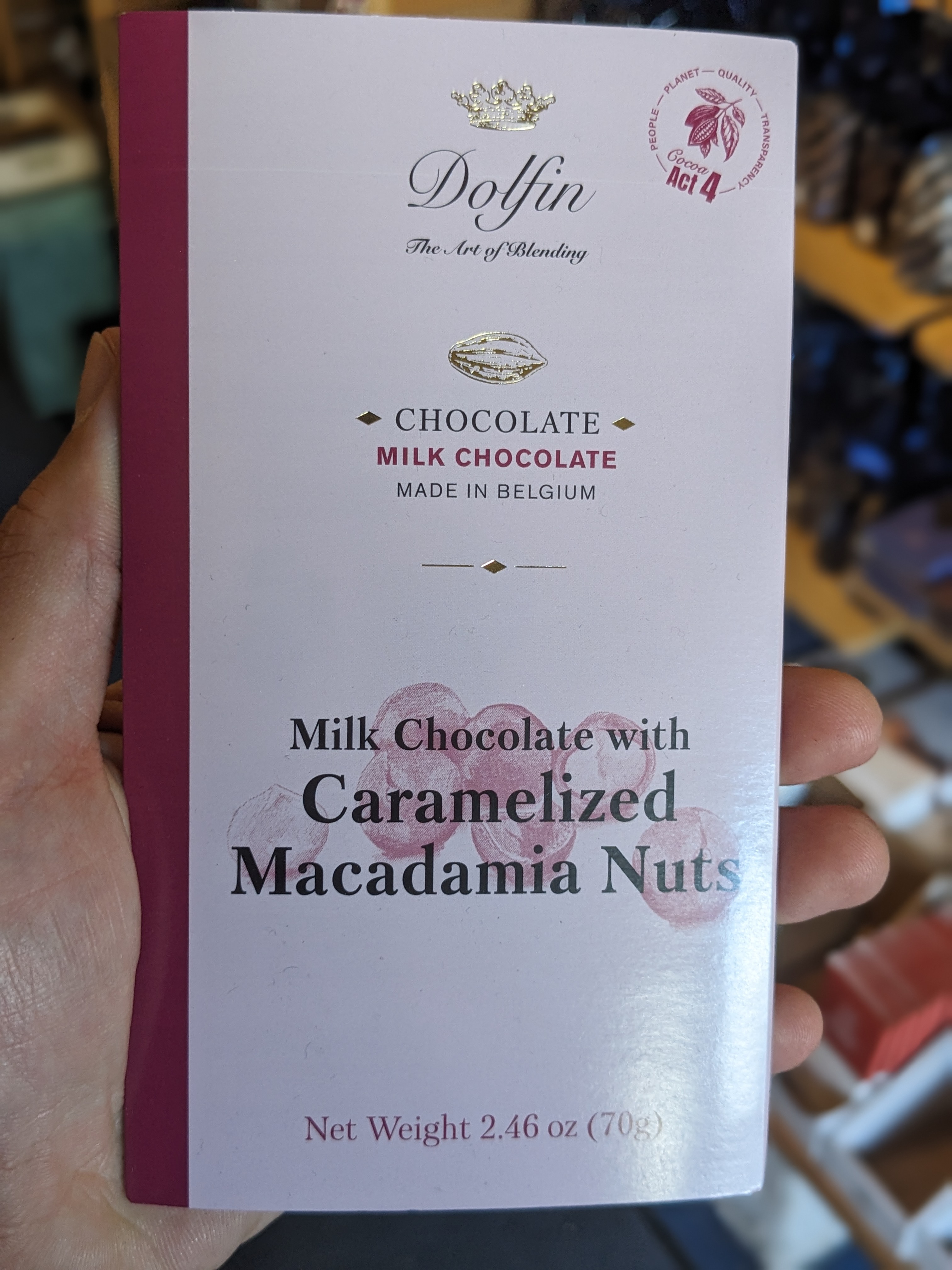 Milk Chocolate with Caramelized Macadamia Nuts